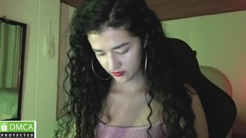 Snapshot of yourdreamgirl2025 chatting on 06-18-26, 12:33 yourdreamgirl2025 online show from 06-18-26, 12:33