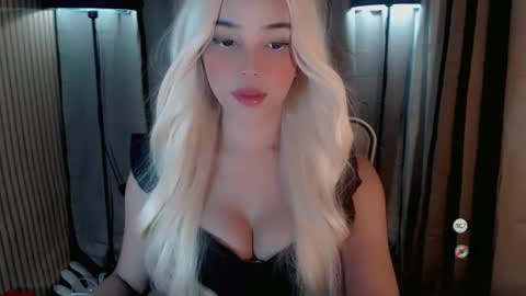 Snapshot of yourfavoratemaureen chatting on 10-03-25, 07:22 maureen love you online show from 10-03-25, 07:22