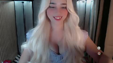 Snapshot of yourfavoratemaureen chatting on 10-05-25, 06:39 maureen love you online show from 10-05-25, 06:39