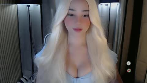 Snapshot of yourfavoratemaureen chatting on 10-08-25, 07:00 maureen love you online show from 10-08-25, 07:00