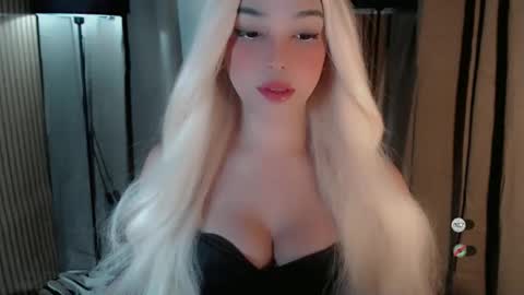 Snapshot of yourfavoratemaureen chatting on 10-25-25, 06:57 maureen love you online show from 10-25-25, 06:57