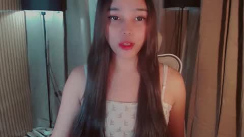 Snapshot of yourfavoratemaureen chatting on 10-26-25, 10:43 maureen love you online show from 10-26-25, 10:43