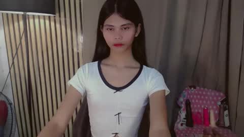 Snapshot of yourfavoratevivian chatting on 02-12-26, 12:49 Vivian online show from 02-12-26, 12:49