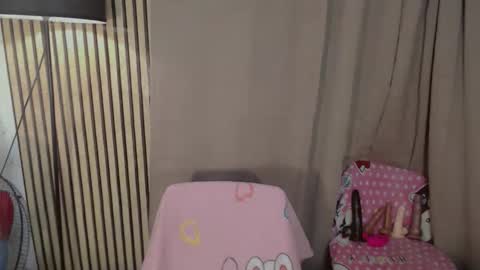 Snapshot of yourfavoratevivian chatting on 02-14-26, 09:33 Vivian online show from 02-14-26, 09:33