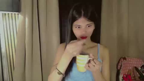 Snapshot of yourfavoratevivian chatting on 03-08-26, 10:02 Vivian online show from 03-08-26, 10:02