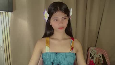 Snapshot of yourfavoratevivian chatting on 04-09-26, 11:43 Vivian online show from 04-09-26, 11:43