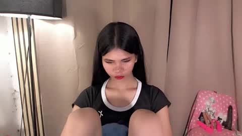 Snapshot of yourfavoratevivian chatting on 04-27-26, 11:58 Vivian online show from 04-27-26, 11:58