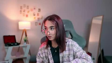 Snapshot of yourfitoviolett chatting on 09-19-25, 01:23 violett online show from 09-19-25, 01:23