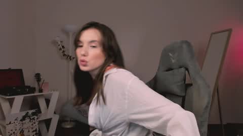 Chloe online show from 01-22-25, 10:59