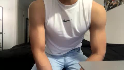 Snapshot of yourguuy21 chatting on 11-21-25, 02:21 yourguuy21 online show from 11-21-25, 02:21