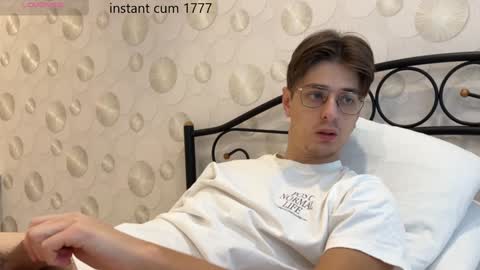 Snapshot of yourhotchristian chatting on 12-25-24, 06:31 Chris online show from 12-25-24, 06:31