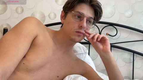 Snapshot of yourhotchristian chatting on 02-06-25, 09:53 Chris online show from 02-06-25, 09:53