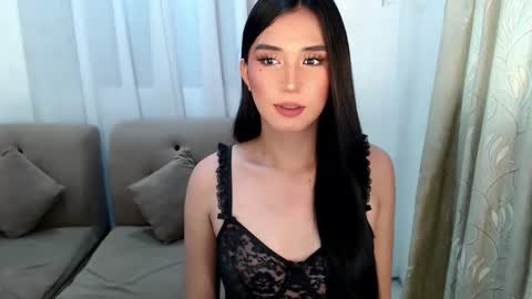 Snapshot of yourhottinglatisha chatting on 10-06-25, 05:49 trisha online show from 10-06-25, 05:49