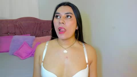 EMELY online show from 05-10-26, 08:03