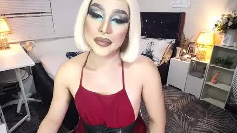 Snapshot of yourlivingonurdream chatting on 04-18-26, 07:29 -- online show from 04-18-26, 07:29