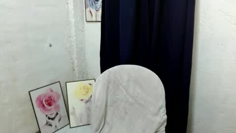 Snapshot of yourlove_regine chatting on 09-30-25, 03:22 Regine online show from 09-30-25, 03:22