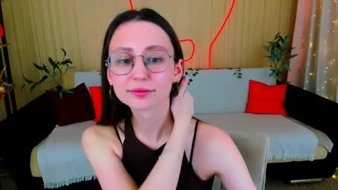Snapshot of yourlovelystoryy chatting on 04-25-26, 07:22 Vetta online show from 04-25-26, 07:22