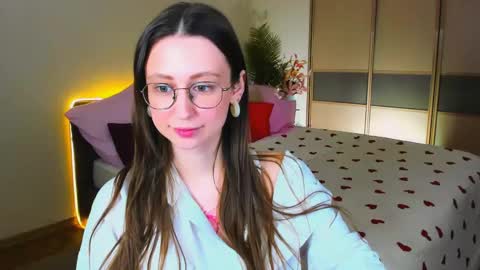Snapshot of yourlovelystoryy chatting on 04-26-26, 12:25 Vetta online show from 04-26-26, 12:25