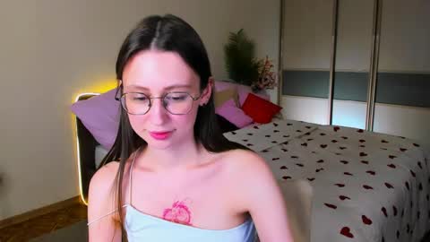 Snapshot of yourlovelystoryy chatting on 04-29-26, 05:30 Vetta online show from 04-29-26, 05:30