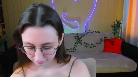 Snapshot of yourlovelystoryy chatting on 05-09-26, 01:49 Vetta online show from 05-09-26, 01:49