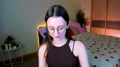 Snapshot of yourlovelystoryy chatting on 05-11-26, 04:04 Vetta online show from 05-11-26, 04:04