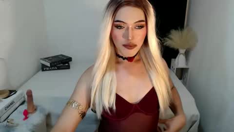 TIFFANY SUCKING QUEEN online show from 04-25-26, 01:52