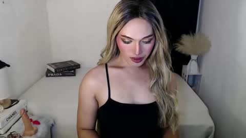 TIFFANY SUCKING QUEEN online show from 04-27-26, 03:32