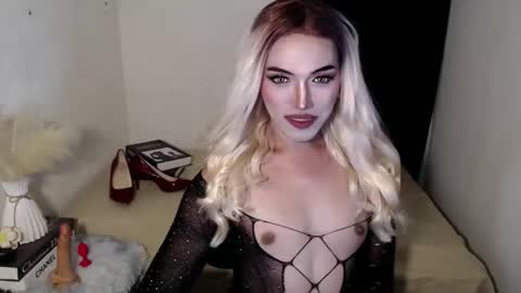 Snapshot of yournaughtykendal chatting on 05-15-26, 06:15 TIFFANY SUCKING QUEEN online show from 05-15-26, 06:15