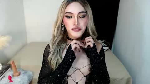 Snapshot of yournaughtykendal chatting on 05-22-26, 08:47 TIFFANY SUCKING QUEEN online show from 05-22-26, 08:47
