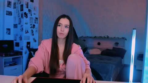 Eva online show from 10-14-25, 07:36