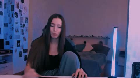 Eva online show from 10-26-25, 07:42