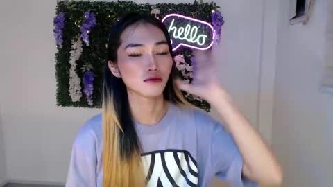 Snapshot of yoursexservice chatting on 02-09-25, 11:04 online show from 02-09-25, 11:04