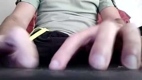 Snapshot of yoursexymr chatting on 10-20-25, 02:39 Mark online show from 10-20-25, 02:39