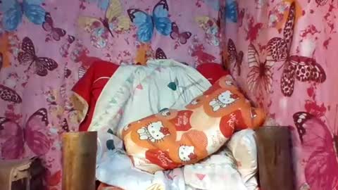Snapshot of yourshygirl82 chatting on 01-24-25, 01:35 im MAY online show from 01-24-25, 01:35