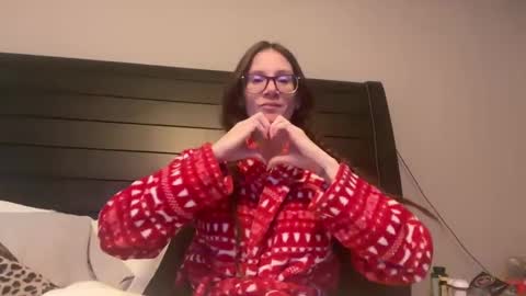 yourstrulylivy online show from 12-31-24, 07:51