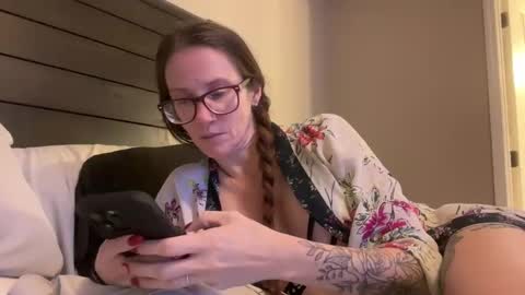 yourstrulylivy online show from 01-04-25, 12:59