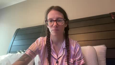 yourstrulylivy online show from 02-20-25, 02:02