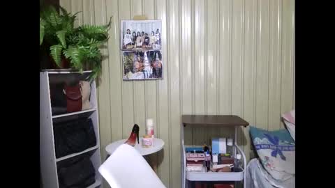 yoursubmissive_larah online show from 05-17-26, 06:33