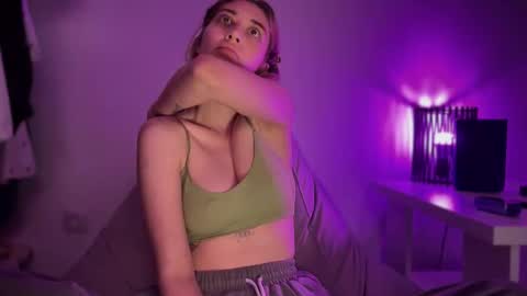 Snapshot of yoursweet_couple chatting on 09-25-25, 08:45 yoursweet_couple online show from 09-25-25, 08:45