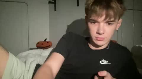 yoursweetyguy online show from 12-17-25, 03:18