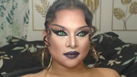 Snapshot of yourtrannyqueenxxx chatting on 10-09-25, 10:52 Anastacia Grey online show from 10-09-25, 10:52