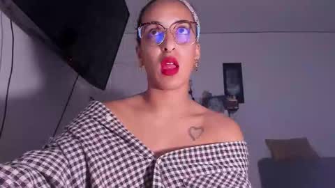 elizabeth  ju   online show from 03-22-26, 01:53