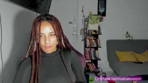 elizabeth  ju   online show from 05-18-26, 01:24