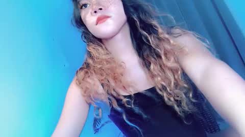 Snapshot of ysabella_love69 chatting on 10-27-25, 11:47 ysabella_love69 online show from 10-27-25, 11:47