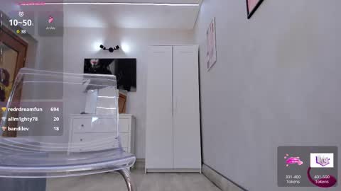 Snapshot of yssaacher chatting on 03-09-25, 10:52 Crazy P online show from 03-09-25, 10:52