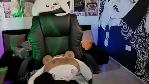    rawr   Anne Independent model      online show from 09-12-25, 10:10