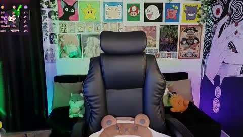    rawr   Anne Independent model      online show from 11-16-25, 09:20