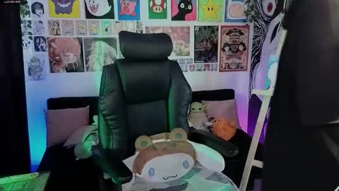    rawr   Anne Independent model      online show from 03-19-26, 09:41