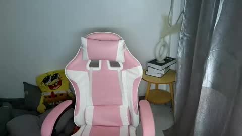 yuiji_moira2003 online show from 10-28-25, 09:46