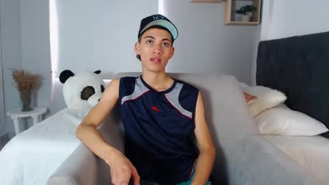 Snapshot of yulian_vasquez chatting on 03-11-25, 06:30 yulian_vasquez online show from 03-11-25, 06:30